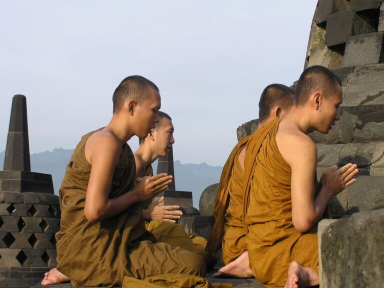 Kualitas Guru Agama Buddha, Profesi Pendidikan di Indonesia